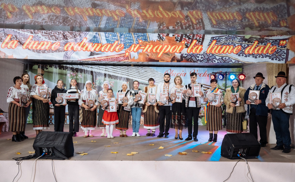 Festivalul „De la lume adunate și-napoi la lume date”