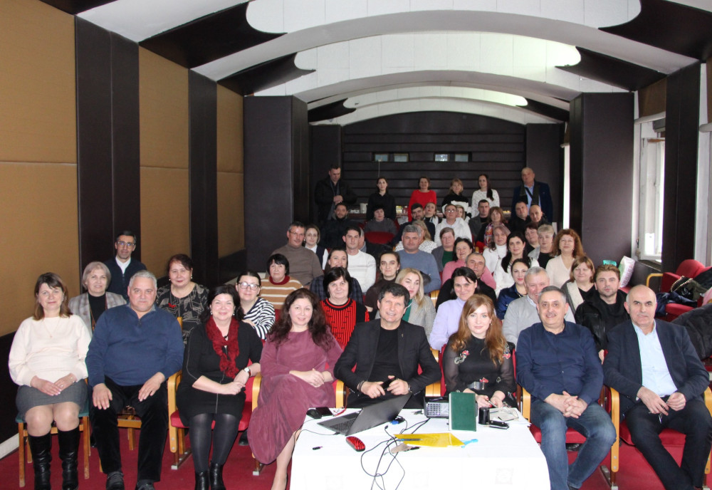 Întrunire/dezbatere cu genericul ,,Promovarea culturii tradiționale prin intermediul instituțiilor de cultură din mediul rural”.