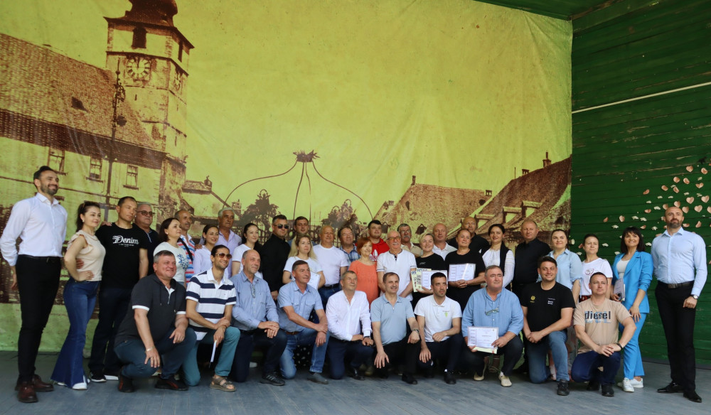 Atelierul național de dans popular cu tema „Modele de valorificare scenică a dansului folcloric”.